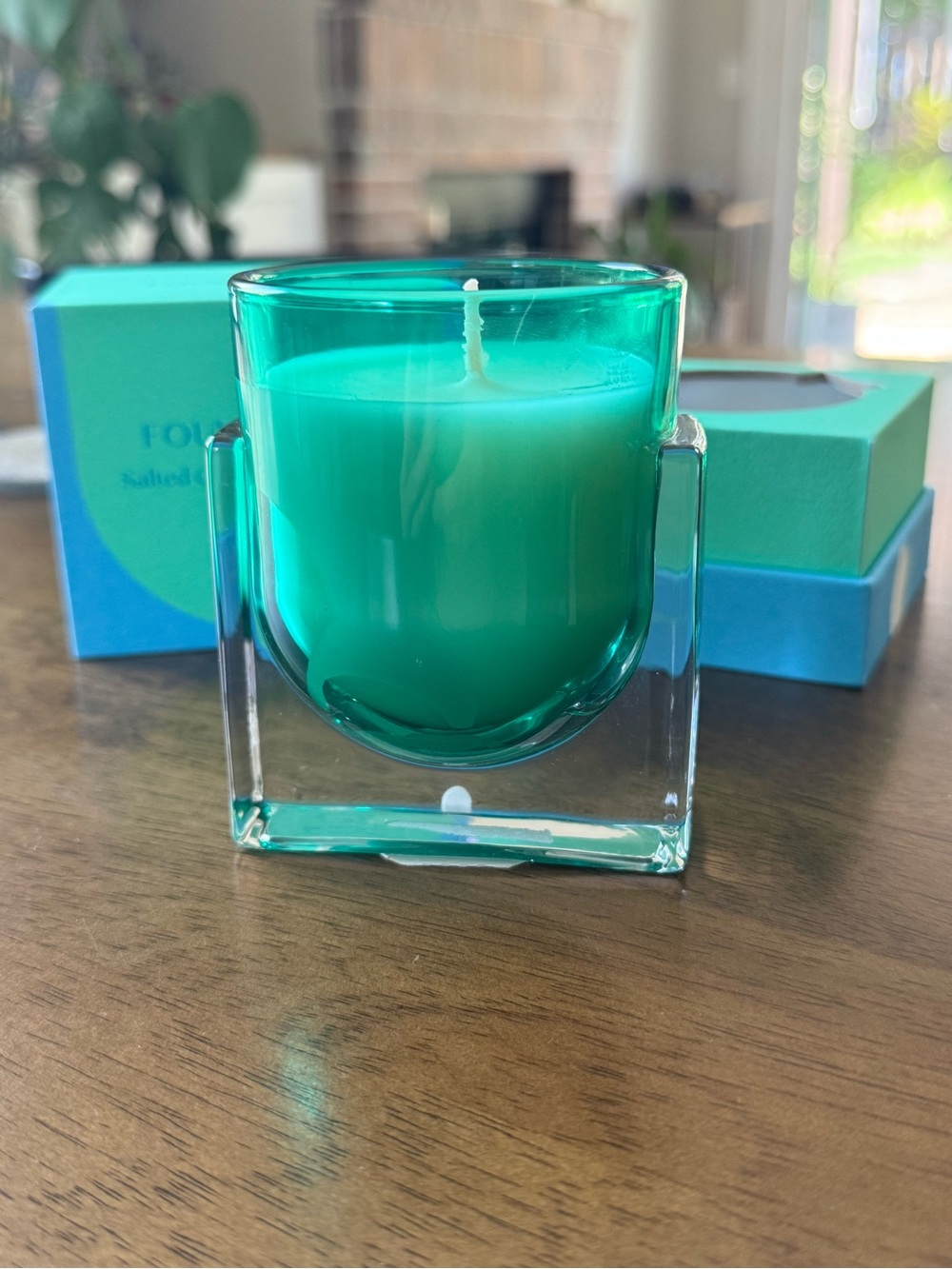 Found Notes Fresh Salted Coconut & Blossom Boxed Glass Candle - Picture 4 of 8